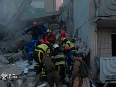 Відомо вже про 2 загиблих внаслідок російського удару по житловому будинку в Києві