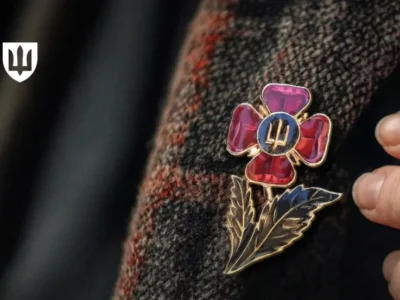 Нагрудний знак із червоним маком: кому вручають та що означає