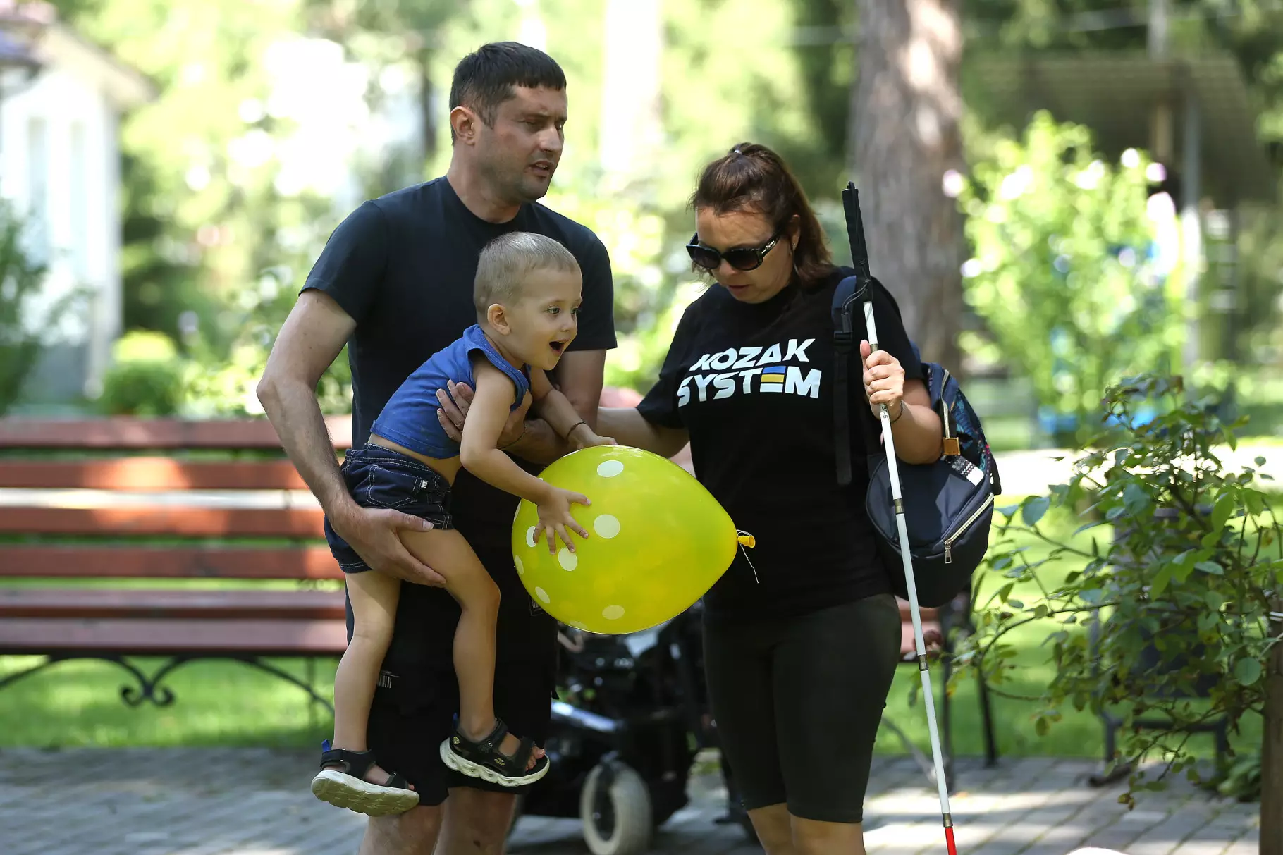 Ветеран, який втратив зір, з родиною
