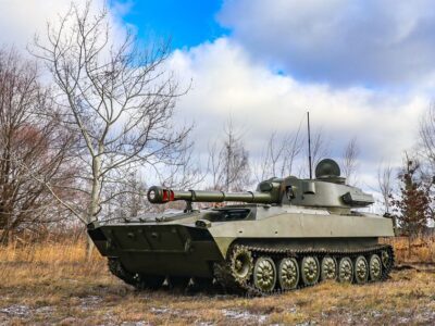 «Парад під сітками»: тепловізійні дрони знайшли дві замасковані САУ та багі окупантів на Куп’янщині