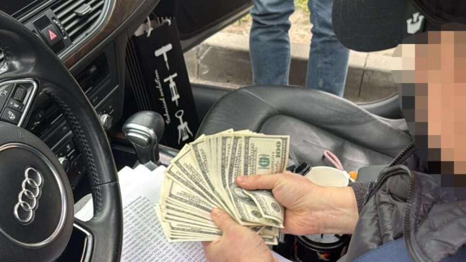 «Квиток в тил» за $3 тисячі — у Львові викрили офіцера, який вирішив монетизувати свої «зв’язки»  