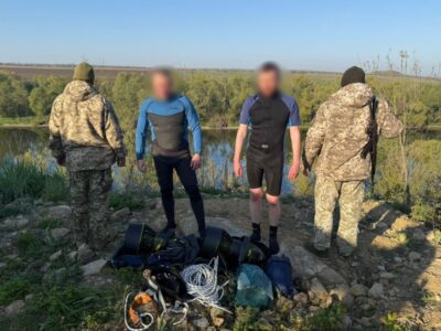 Ухилянтів-скелелазів з підводними скутерами затримала ДПСУ, щойно вони дісталися Дністра