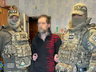 «Сутулий» ухилянт: СБУ затримала в Запоріжжі ворожого агента, який маскувався під діда