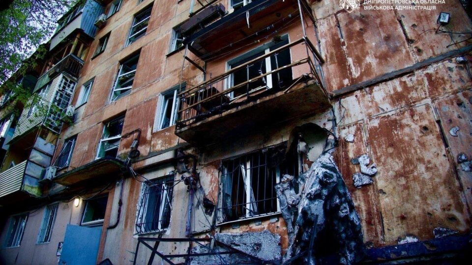 У Дніпрі внаслідок нічного удару рф постраждали чоловік та вагітна жінка  