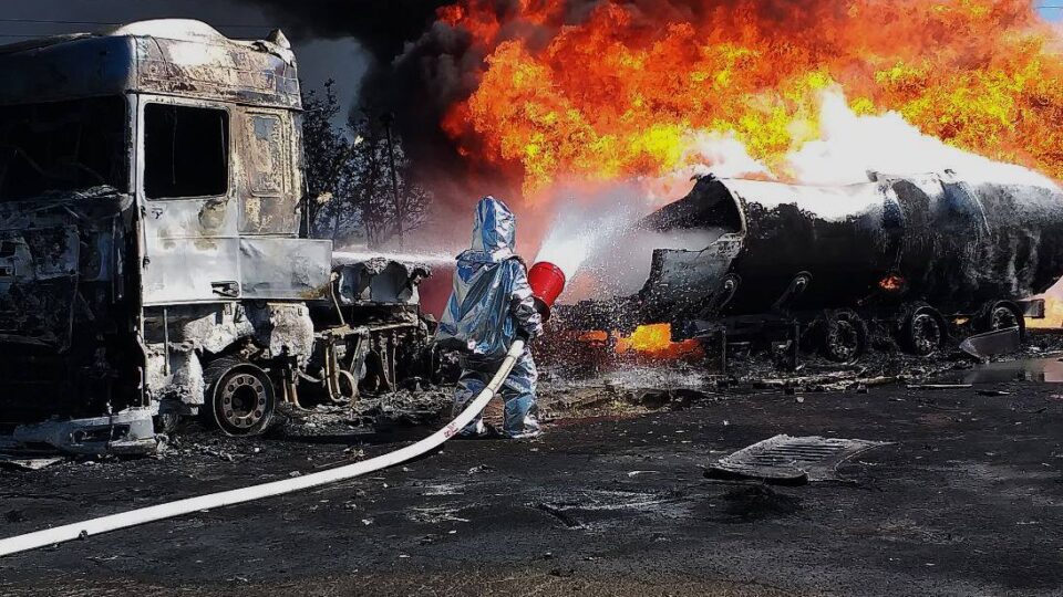 Палало пальне й АЗС: на Дніпропетровщині росіяни вдарили по критичній інфраструктурі  