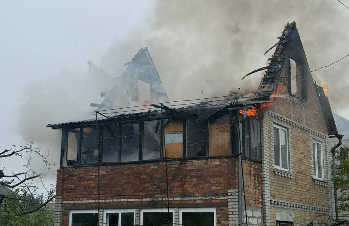 Київщина під ударами ворожих БПЛА: фіксуються руйнування та пожежі