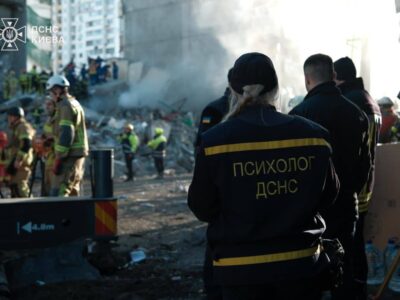 Кількість жертв російського удару по Києву зросла до восьми — серед загиблих 12-річна дитина