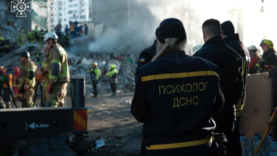 Кількість жертв російського удару по Києву зросла до восьми — серед загиблих 12-річна дитина  