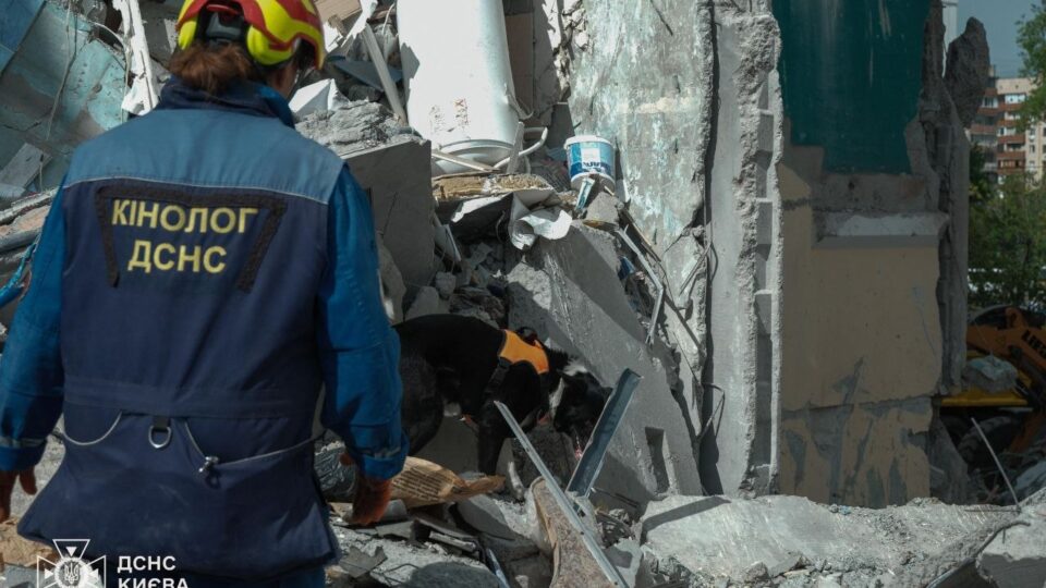 Під завалами шукають людей: кількість загиблих у Києві зросла до 12  