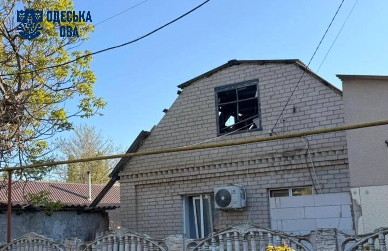 Пошкоджений російським ударом приватний будинок