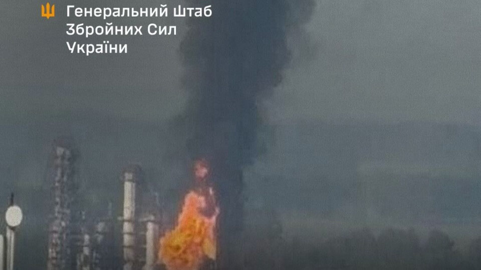 «140 тисяч кубів під ударом»: на російській нафтостанції пошкоджено чотири резервуари після атаки Сил оборони  
