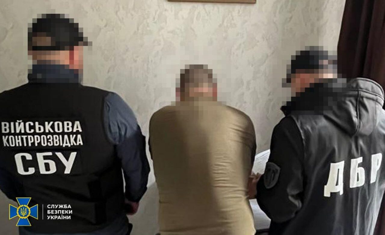 Двоє правоохоронців та підозрюваний