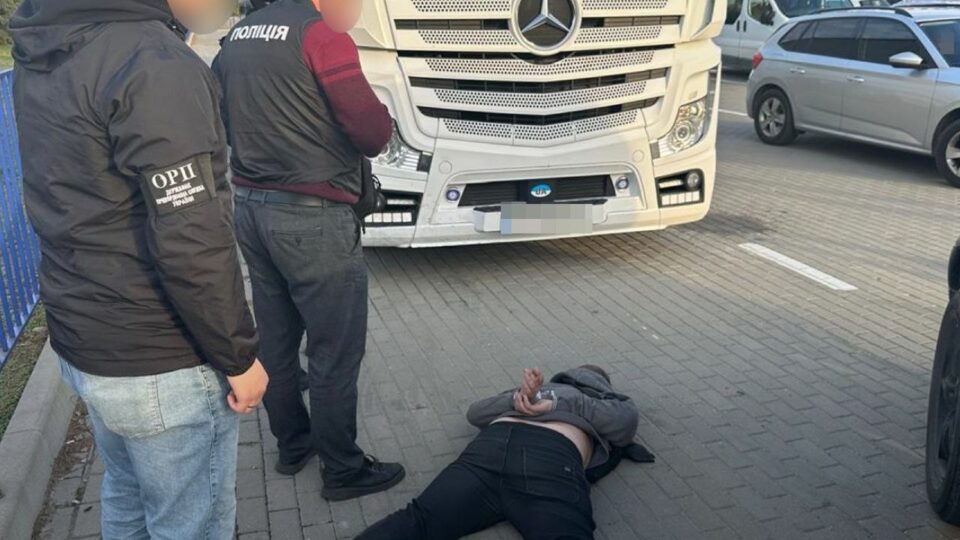 «Гуманітарні» авто не доїхали до фронту: на Волині викрили схему продажу машин для Сил оборони  