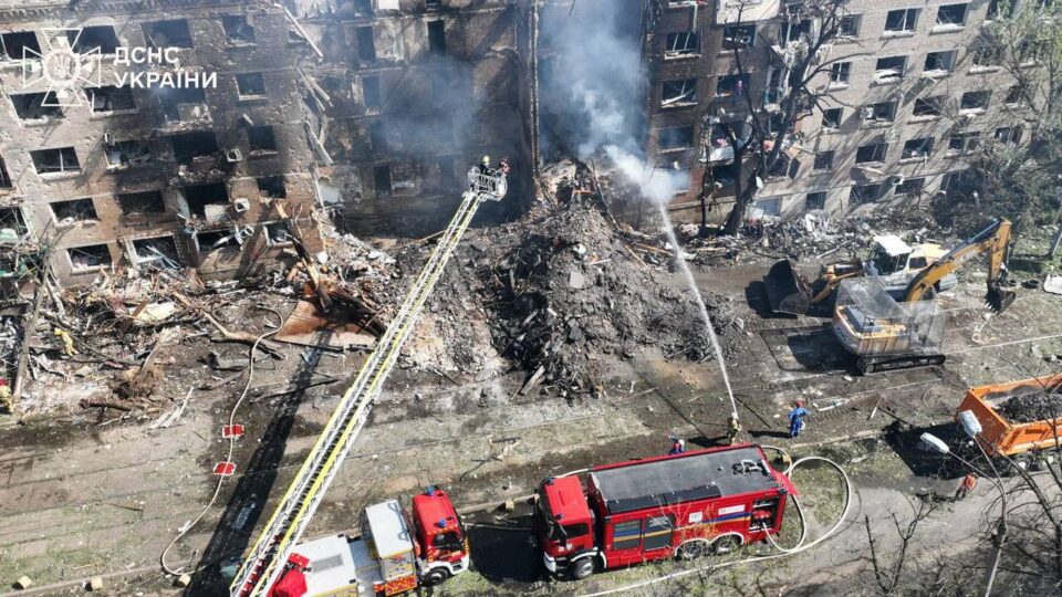 «300 пошкоджених об’єктів за одну добу»: Володимир Зеленський повідомив нові дані після удару по Києву  