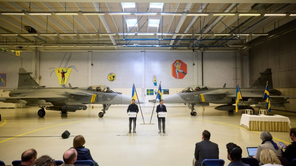 Відтиснути носії КАБів: Володимир Зеленський пояснив, як Gripen із ракетами Meteor посилять українське небо  