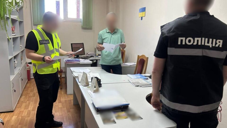 Фіктивна робота для відстрочки: у Житомирі директор коледжу отримав підозру  