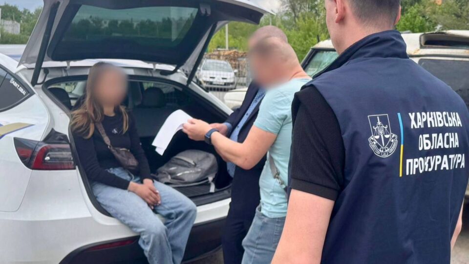 Автоблогерку з Харкова підозрюють в організації контрабанди авто під виглядом допомоги для ЗСУ  