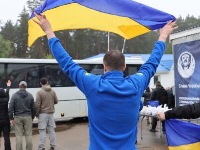 У Міноборони пояснили, які пільги та виплати отримують звільнені з полону військові