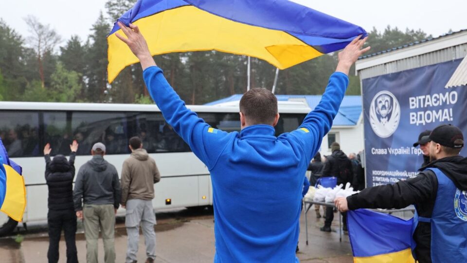 У Міноборони пояснили, які пільги та виплати отримують звільнені з полону військові  