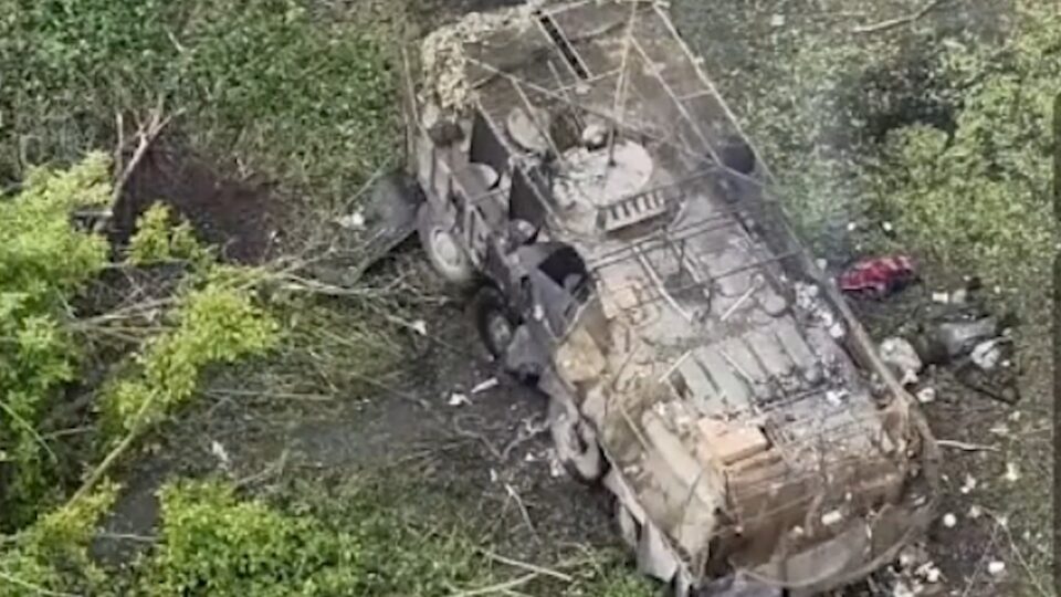 Горить «броня» і склад росіян: як «Вампір» нищить ворожі цілі  