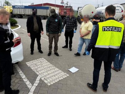 Вигадана інвалідність за $18 тисяч і виїзд за кордон: на Київщині затримали братів-близнюків