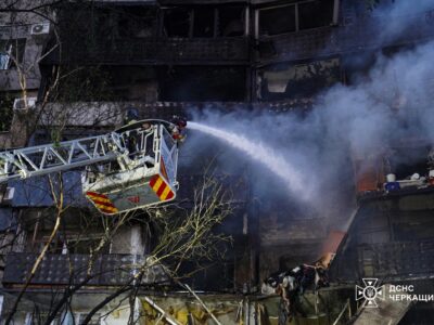 Ворожі БПЛА вдарили по Черкасах: 11 травмованих, виникли пожежі