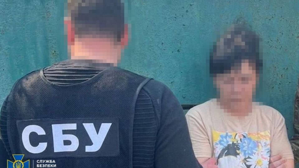 Затримали продавчиню, яка випитувала у відвідувачів місця дислокації військових і наводила ворожі ракети  