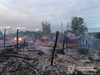 На Сумщині через обстріли рф постраждав поліцейський, пошкоджено адмінбудівлю і шиномонтаж