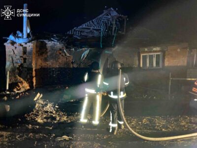 Росіяни атакували Ромни: виникли пожежі, є постраждалі