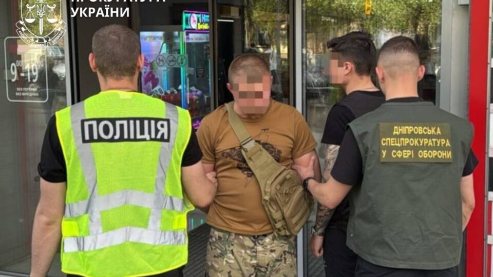 Вимагали 200 тисяч за мовчання про вживання алкоголю: підозрюють командира роти та старшину бригади  