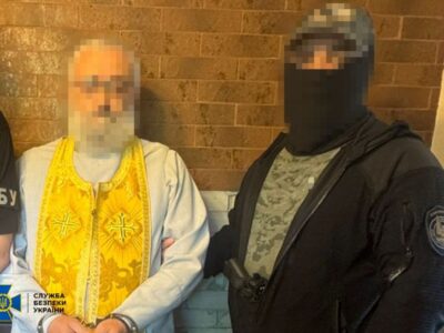 У церковній рясі наводив «Іскандери» по Одесі: затримали священника УПЦ МП