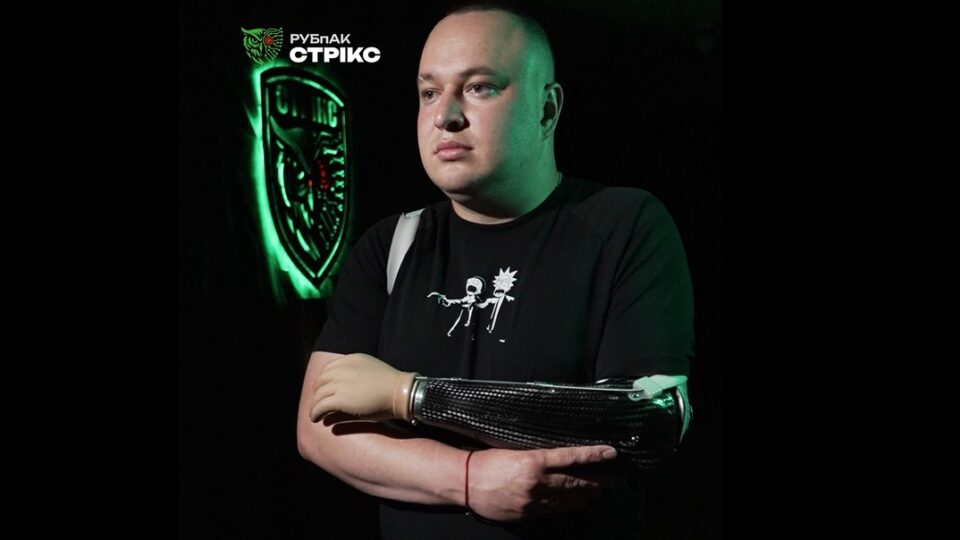 «У мене ампутація ноги та немає кисті»: військовий «Харитон» після поранення став інструктором  