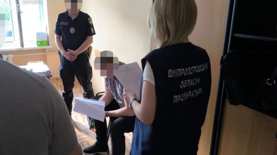 Погрожував правоохоронцями: у Дніпрі викрито адвоката, який за гроші «рятував» від ТЦК    