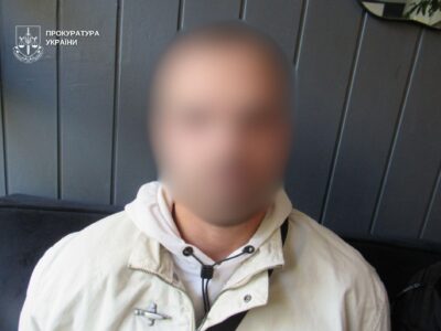 Сам наклеював символіку ЗСУ і сам підпалював авто: у Києві затримали дуже лінивого агента рф