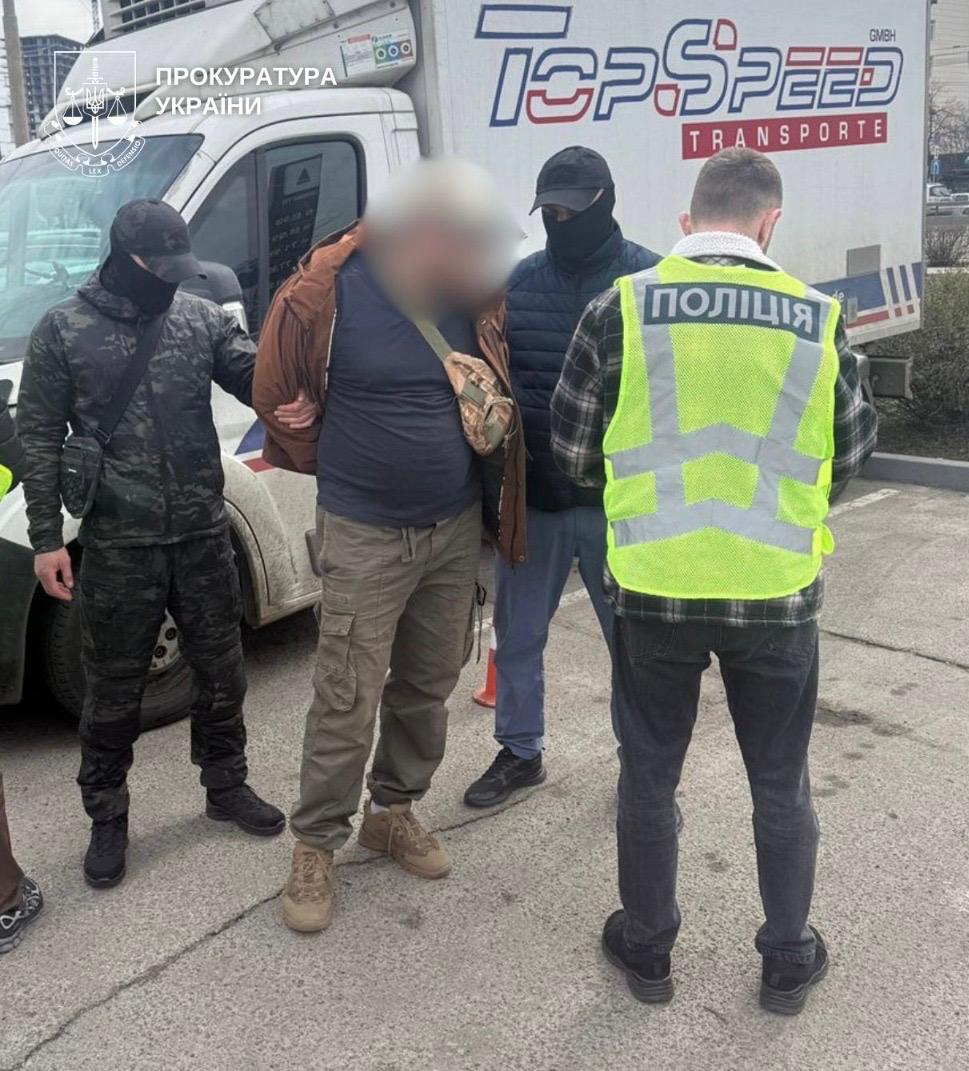 Затриманий в оточенні правоохоронців