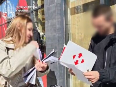 Вигадував штрафи та провадження: у Києві викрили юриста, який ошукував дружин мобілізованих