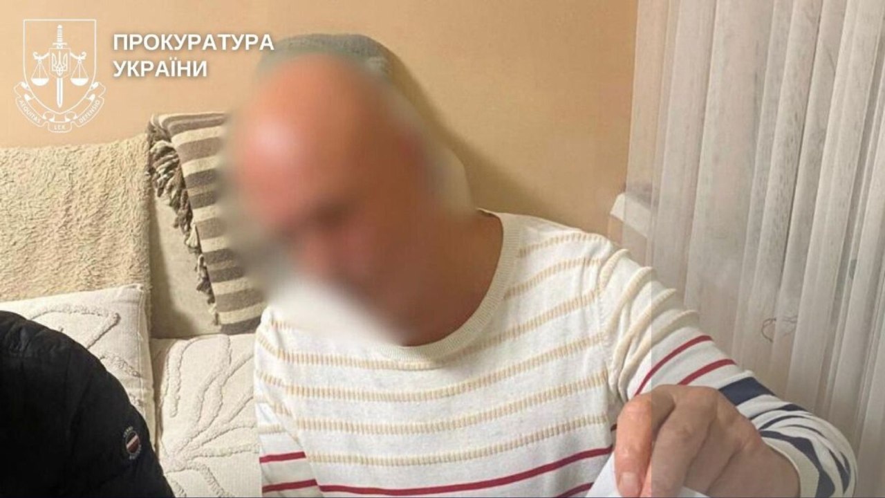 Чоловік у цивільному