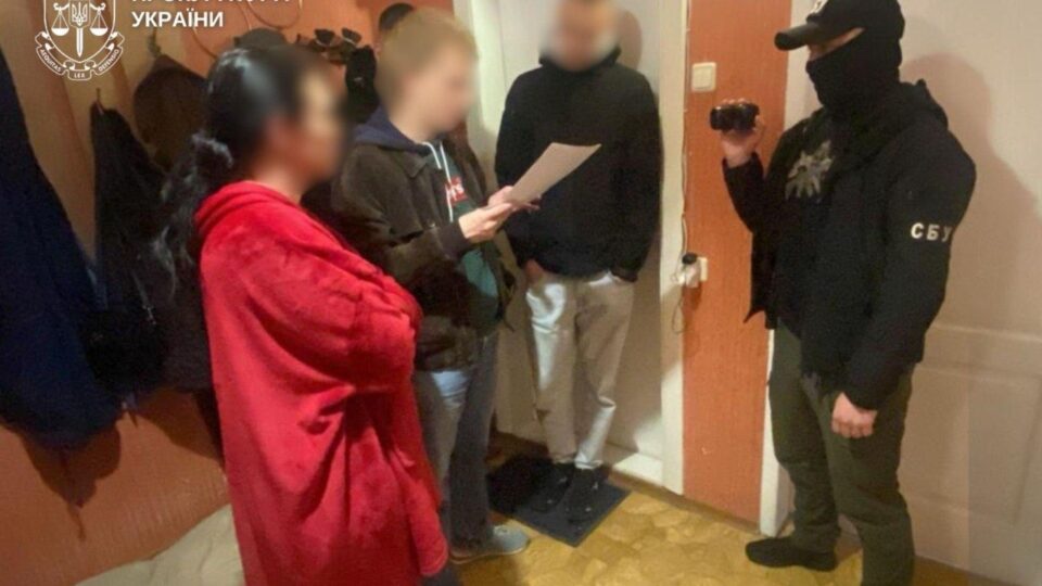 Фальшиве бронювання для виїзду за кордон: у Києві викрили схему ухиляння  