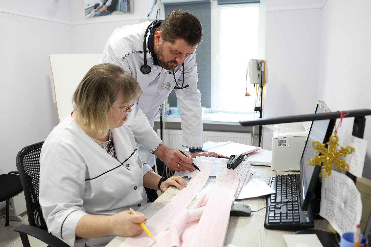 Євгеній Симонець розшифровує кардіограму