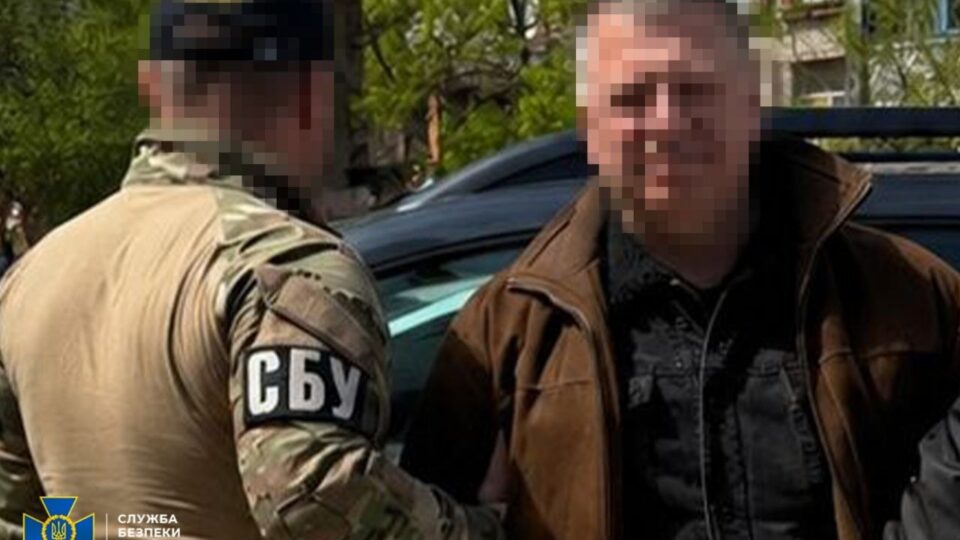 «Заліг на дно» на 3 роки, але не допомогло: затримали ексохоронця російської катівні в Херсоні  