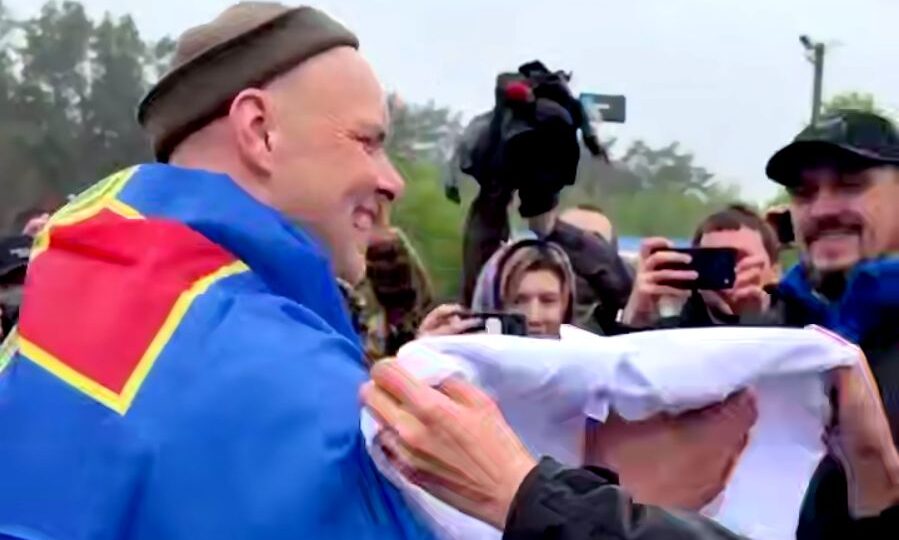 Обмін полоненими: боєць НГУ повернувся додому на свій день народження  