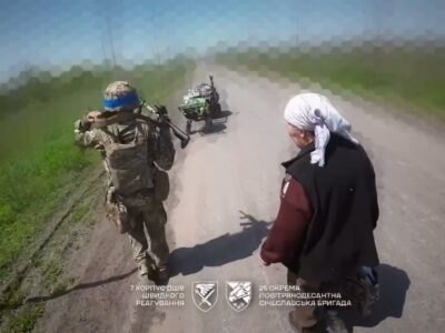 НРК замість «кравчучки»: десантники врятували з-під Покровська літню жінку, яка боялася опинитися під окупацією