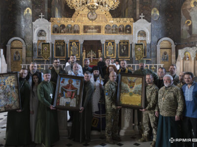 У Києво-Печерській лаврі освятили військові ікони для армійських корпусів і бригад