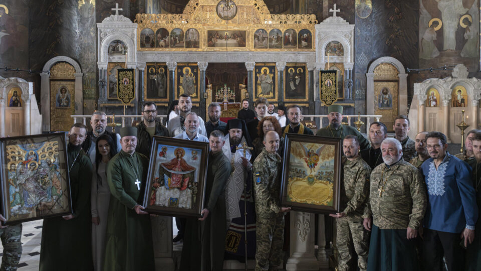 У Києво-Печерській лаврі освятили військові ікони для армійських корпусів і бригад  