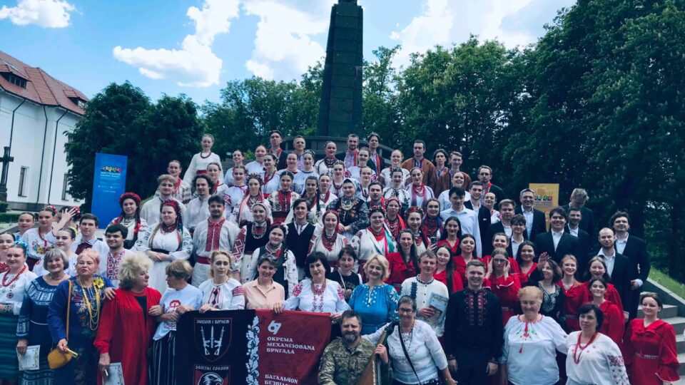 Бойовий прапор із передової передали музею Шевченка під час фестивалю в Каневі  