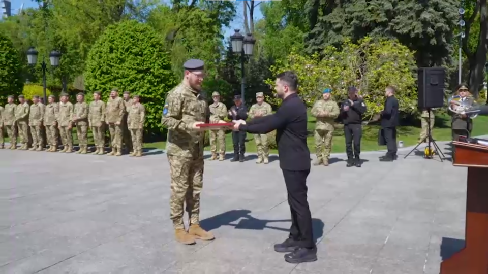 «Більш сильні контракти для піхотинців»: у День піхоти Президент анонсував підсилення захисникам  