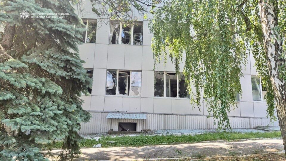 Ранковий ракетний удар по Дніпру: 4 загиблих, щонайменше 21 поранено, зруйноване підприємство 