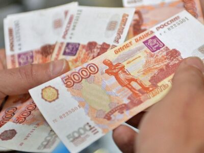 З валюти — в «дерев’яний»: СЗР пояснила, як росіян готують до втрати заощаджень