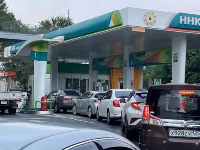 Путін розказує, що все контролює, але росіяни бачать ситуацію у чергах за бензином — Володимир Зеленський
