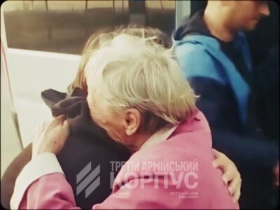 Бабуся і двоє собак: наші бійці евакуювали жительку прифронтового села на Лиманщині
